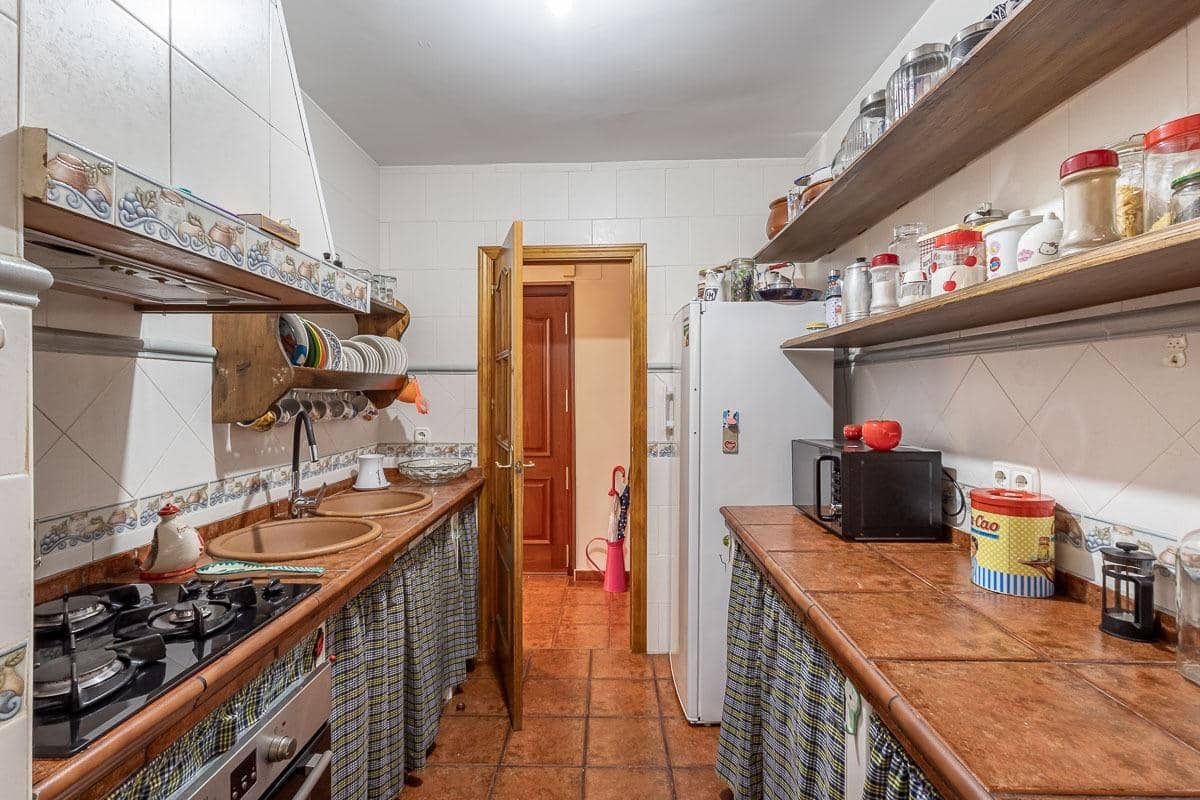 3 bedroom Flat for sale in Granada city - € 109,000 (Ref: 9691168)