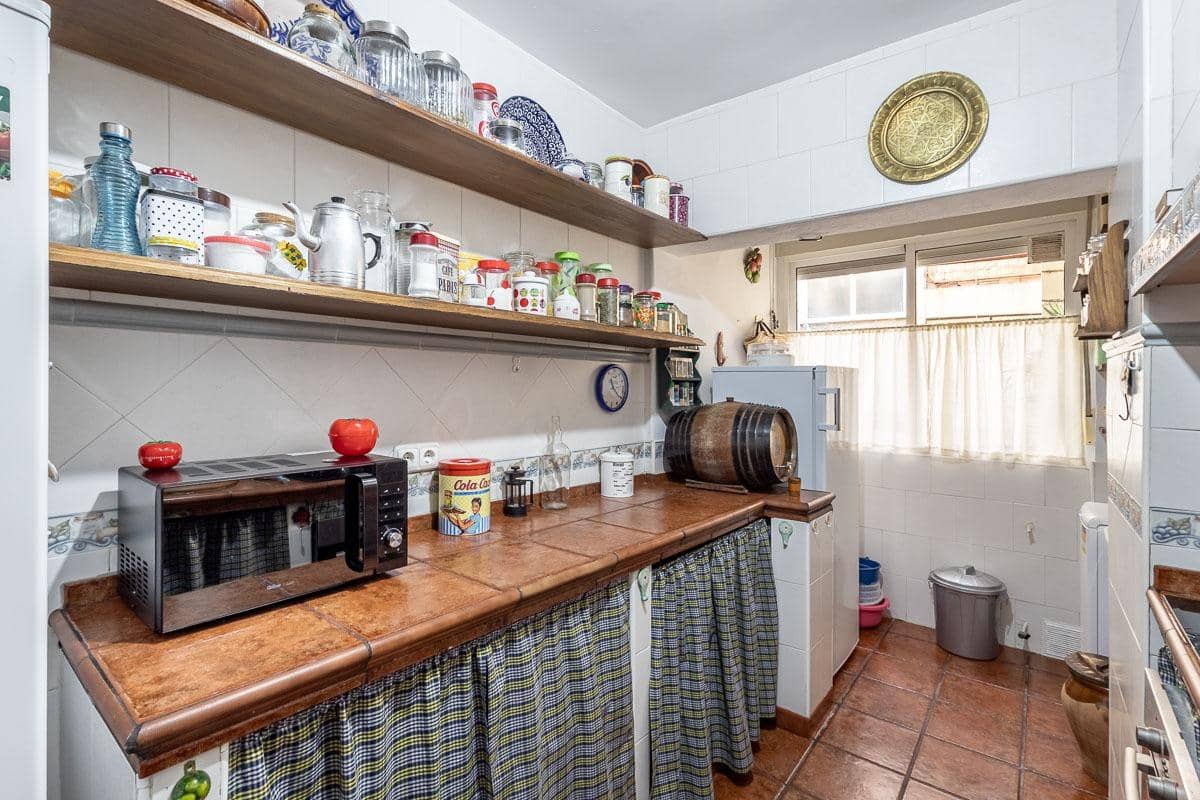 3 bedroom Flat for sale in Granada city - € 109,000 (Ref: 9691168)