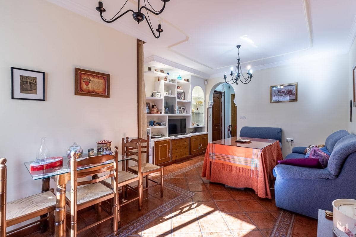3 bedroom Flat for sale in Granada city - € 109,000 (Ref: 9691168)