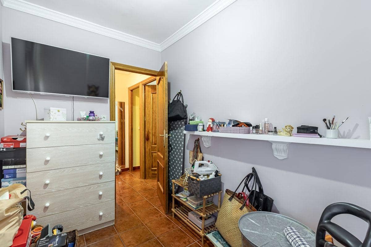 3 bedroom Flat for sale in Granada city - € 109,000 (Ref: 9691168)