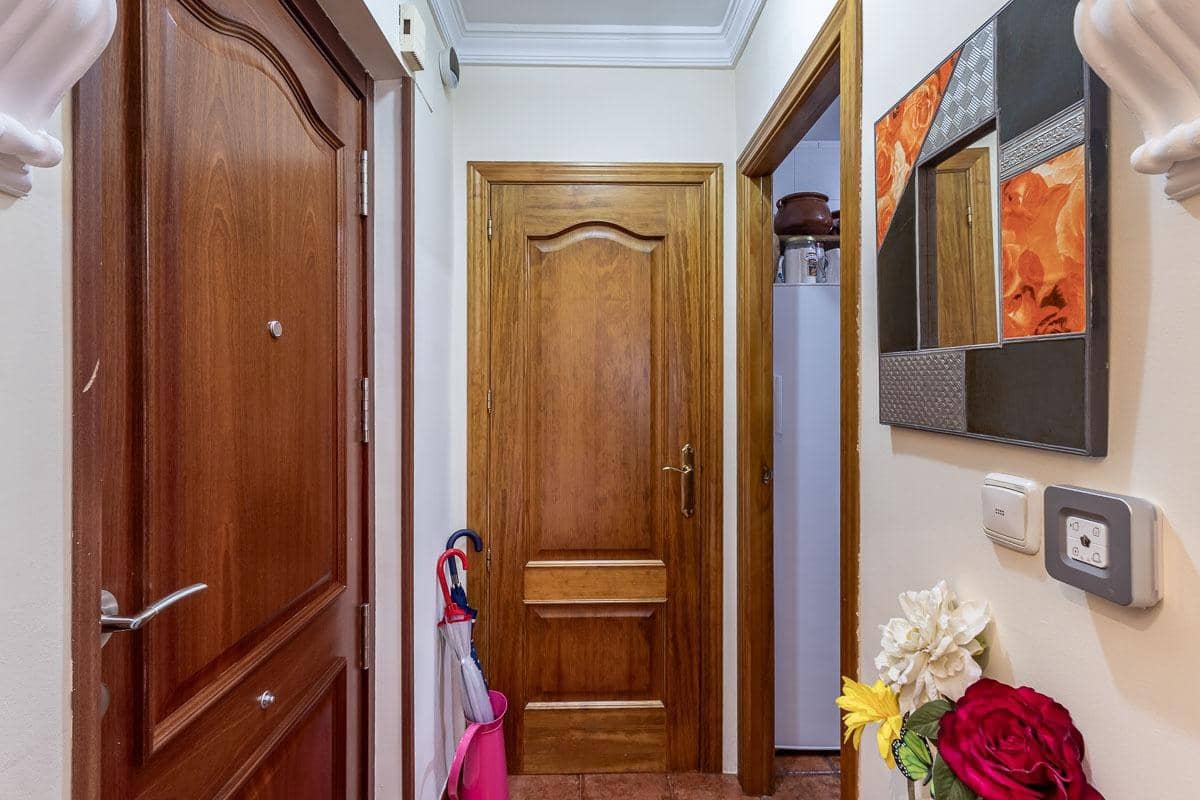 3 bedroom Flat for sale in Granada city - € 109,000 (Ref: 9691168)