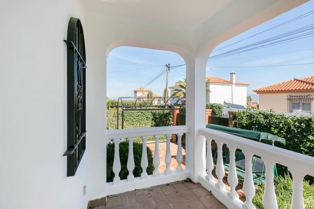 4 slaapkamer Villa te koop in Otura met zwembad garage - € 325.000 (Ref: 9691169)