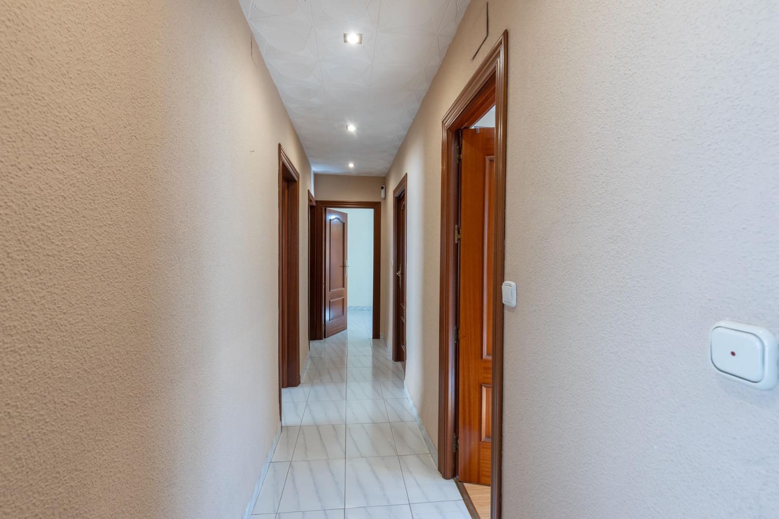 Chalet de 5 habitaciones en Granada ciudad en venta - 479.000 € (Ref: 9691171)