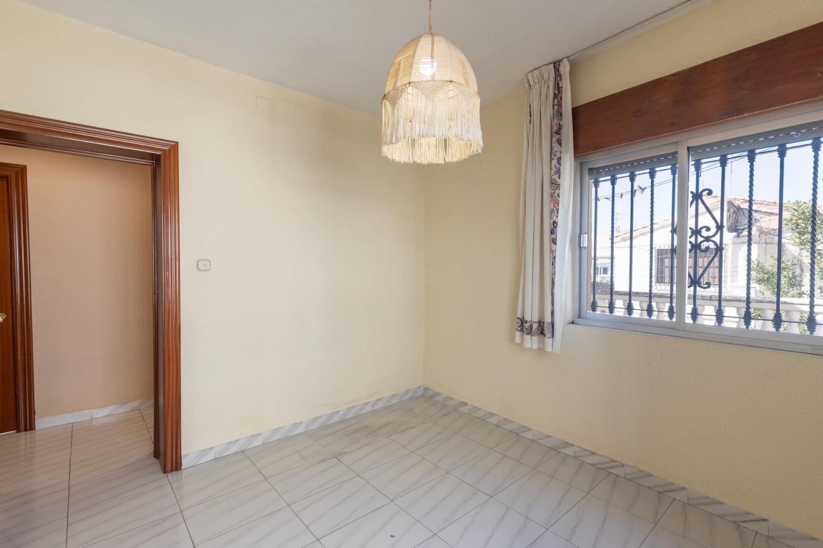 Chalet de 5 habitaciones en Granada ciudad en venta - 479.000 € (Ref: 9691171)