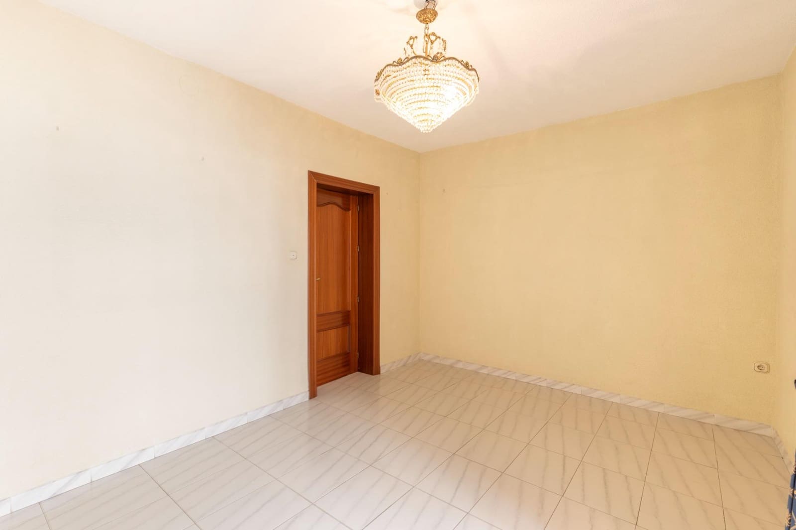 Chalet de 5 habitaciones en Granada ciudad en venta - 479.000 € (Ref: 9691171)