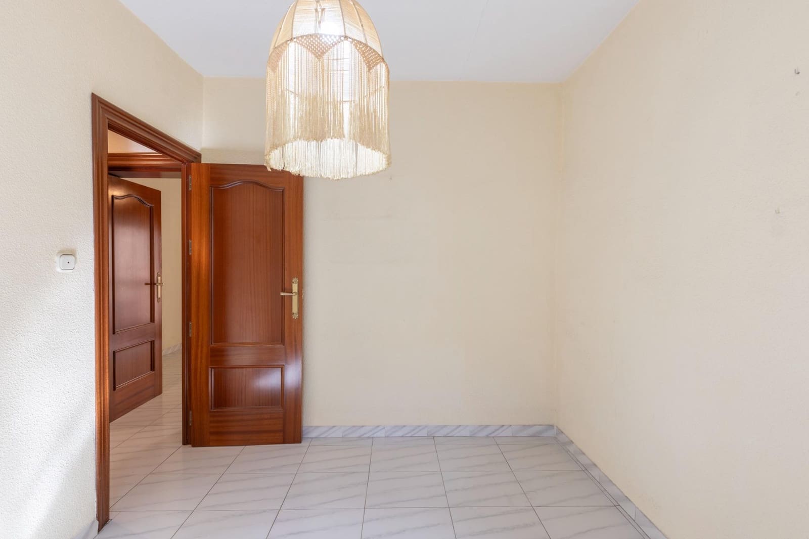 Chalet de 5 habitaciones en Granada ciudad en venta - 479.000 € (Ref: 9691171)