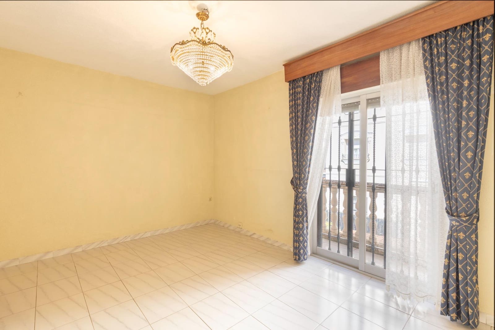 Chalet de 5 habitaciones en Granada ciudad en venta - 479.000 € (Ref: 9691171)