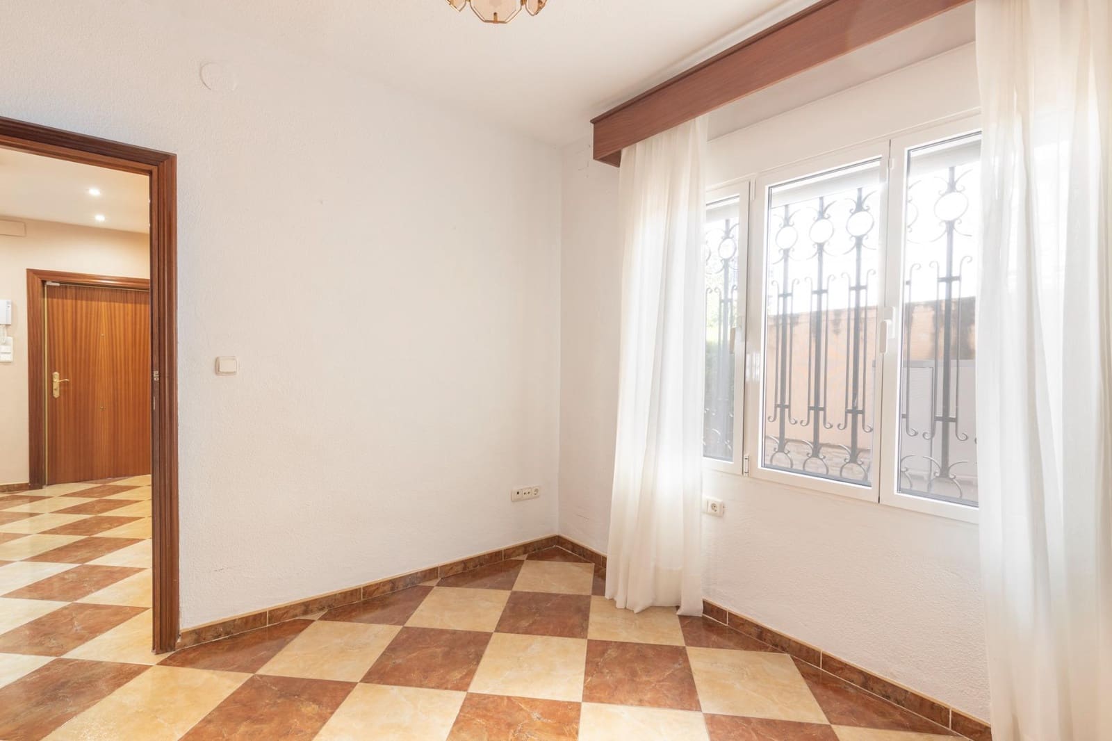 Chalet de 5 habitaciones en Granada ciudad en venta - 479.000 € (Ref: 9691171)