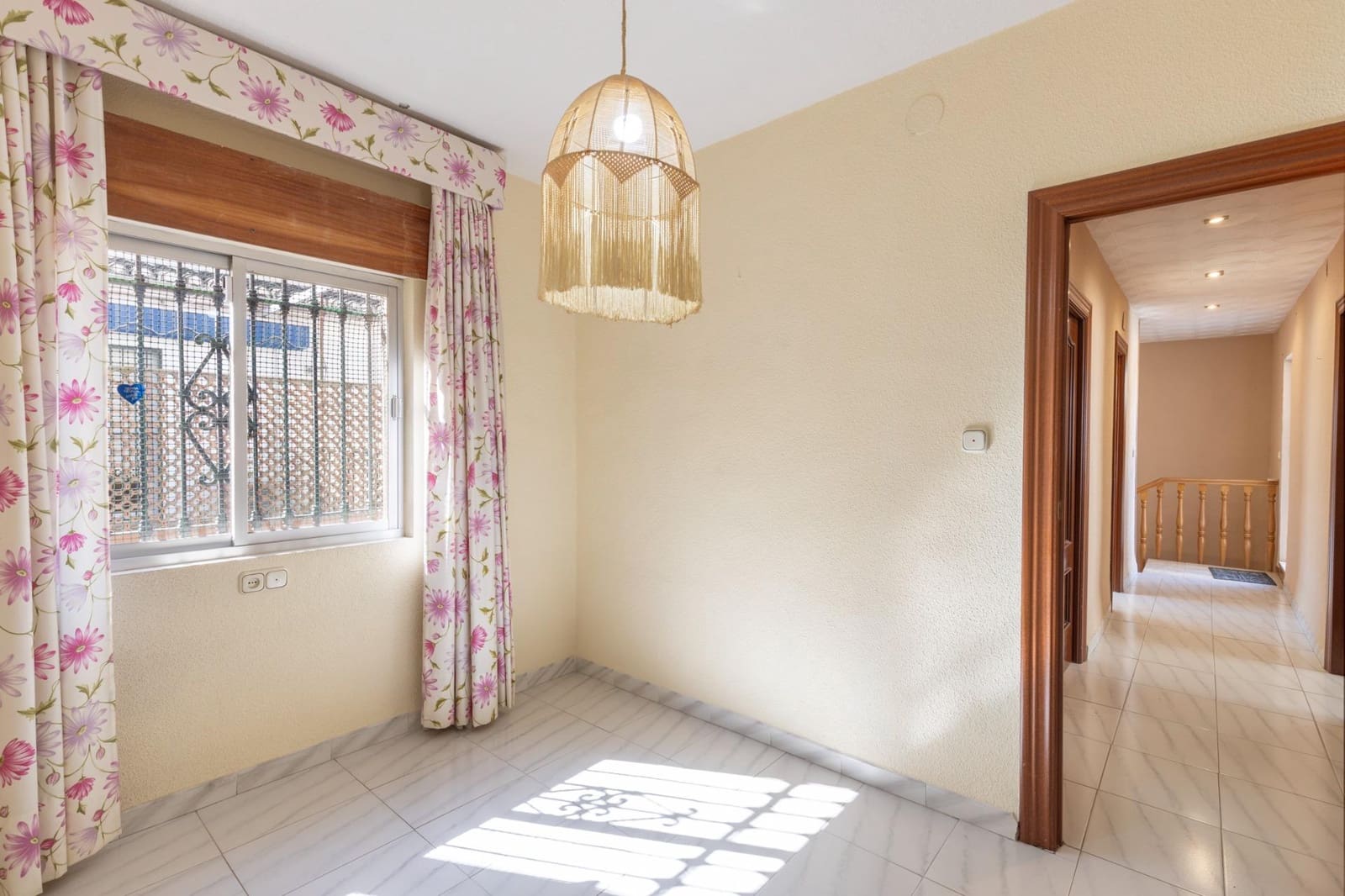 Chalet de 5 habitaciones en Granada ciudad en venta - 479.000 € (Ref: 9691171)