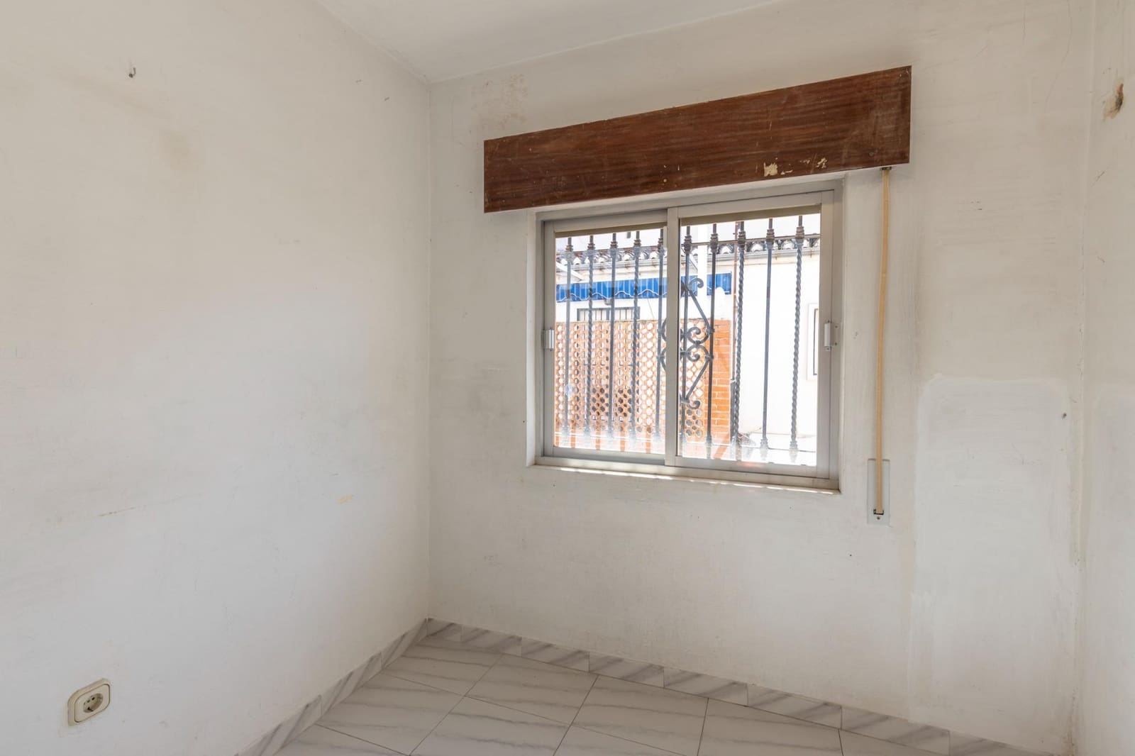 Chalet de 5 habitaciones en Granada ciudad en venta - 479.000 € (Ref: 9691171)