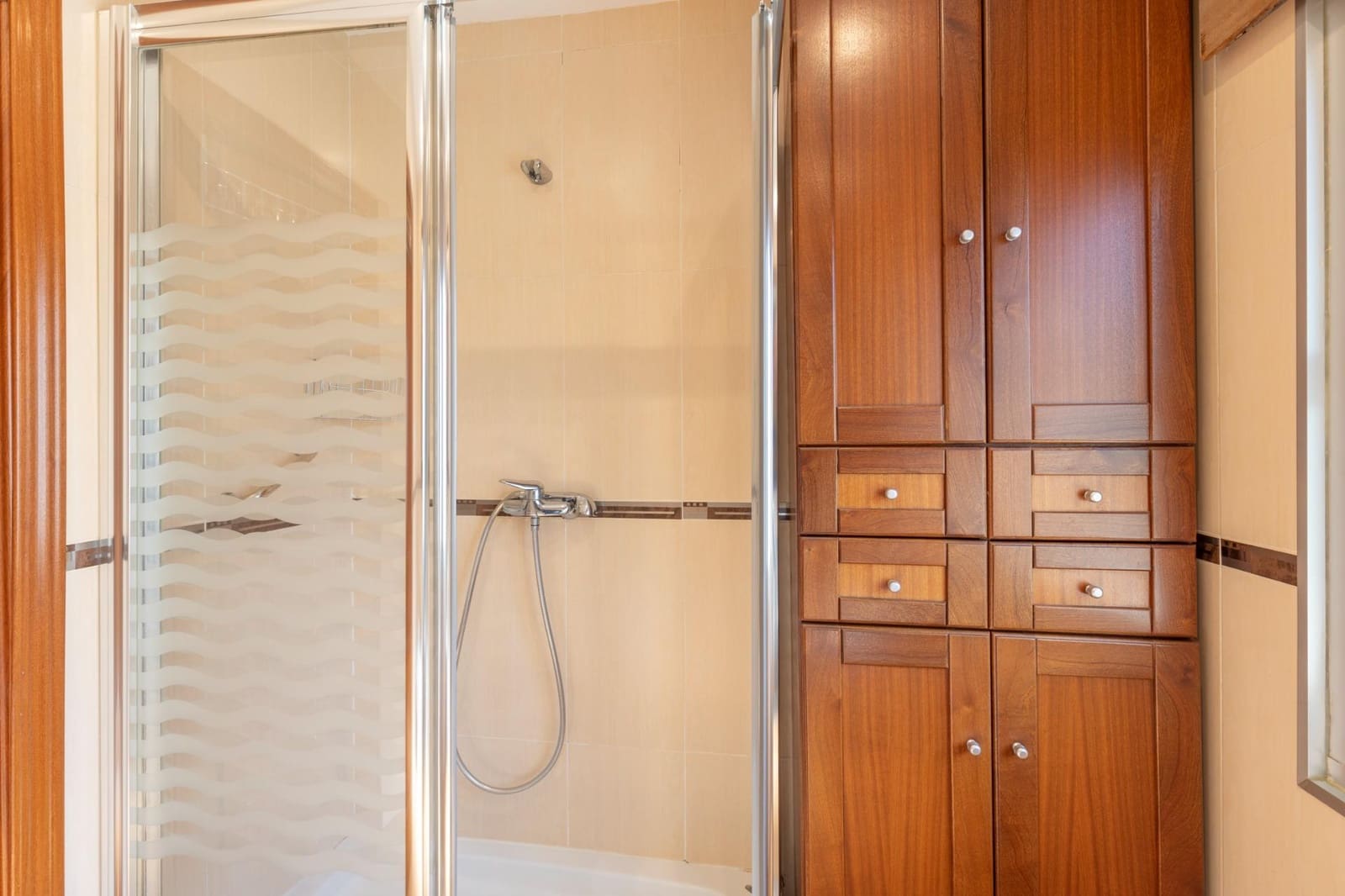 Chalet de 5 habitaciones en Granada ciudad en venta - 479.000 € (Ref: 9691171)