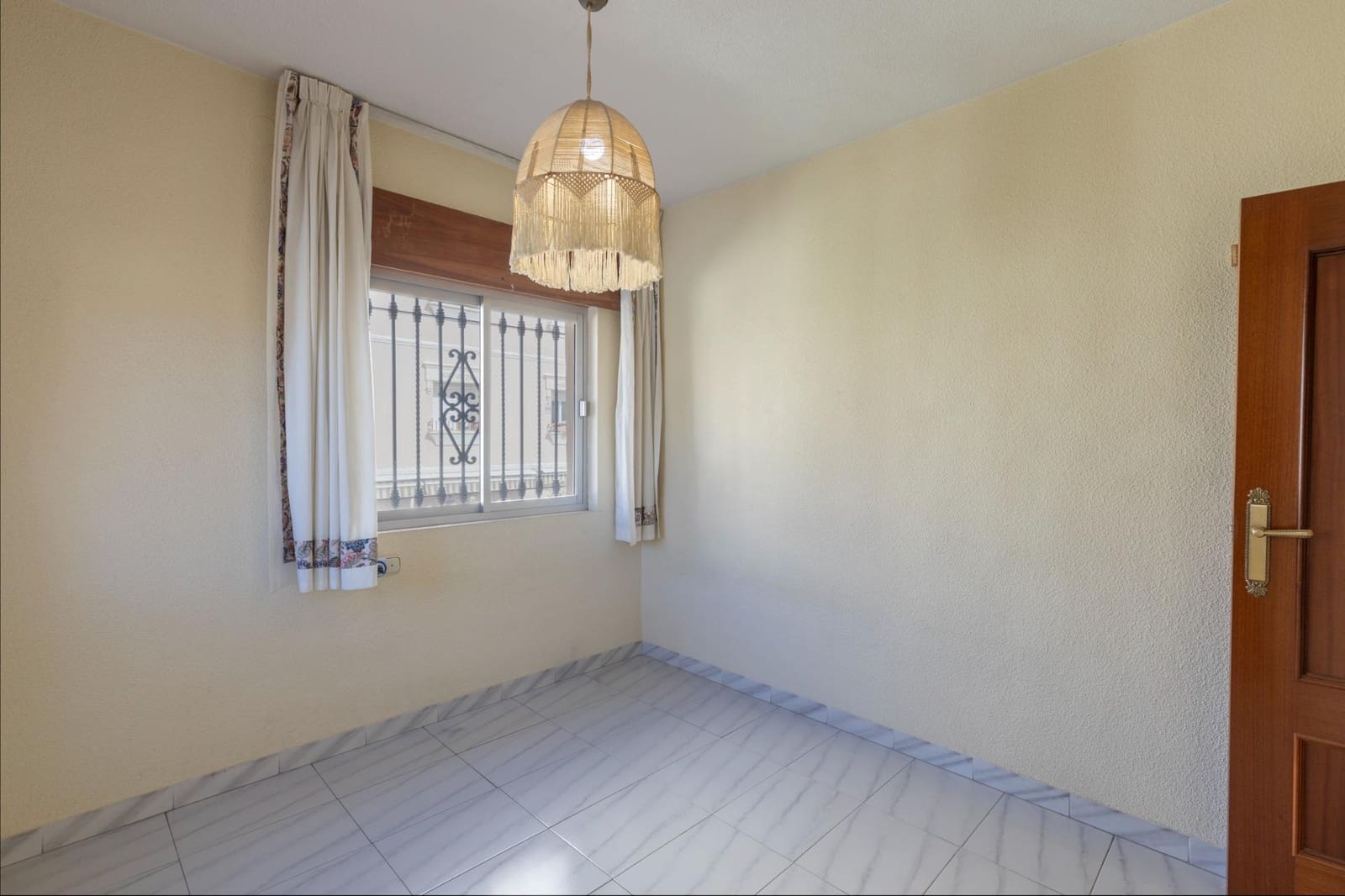 Chalet de 5 habitaciones en Granada ciudad en venta - 479.000 € (Ref: 9691171)