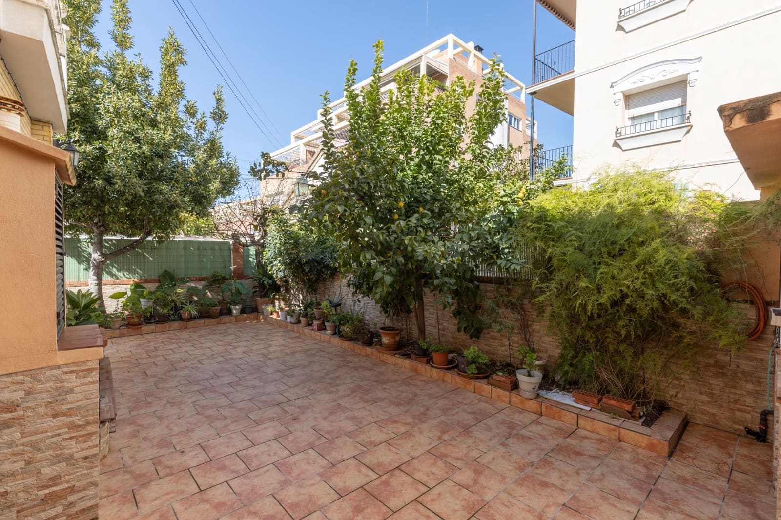 Chalet de 5 habitaciones en Granada ciudad en venta - 479.000 € (Ref: 9691171)