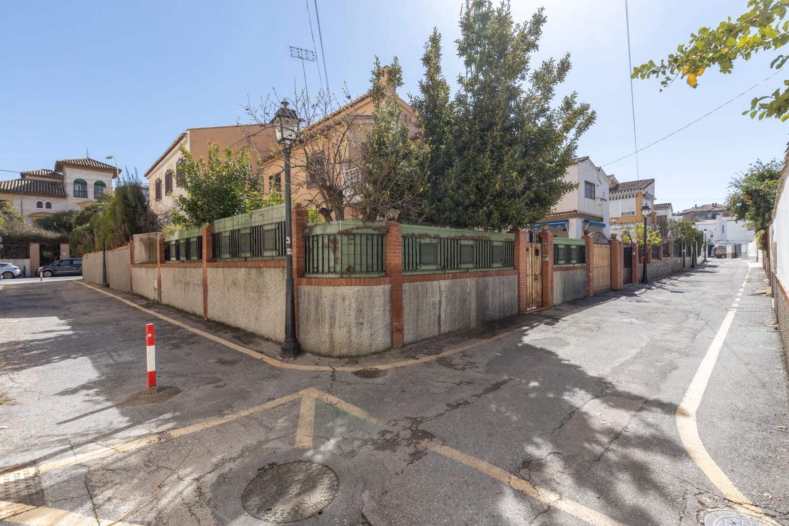 Chalet de 5 habitaciones en Granada ciudad en venta - 479.000 € (Ref: 9691171)