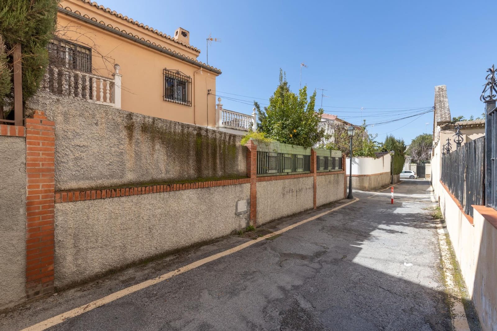 Chalet de 5 habitaciones en Granada ciudad en venta - 479.000 € (Ref: 9691171)