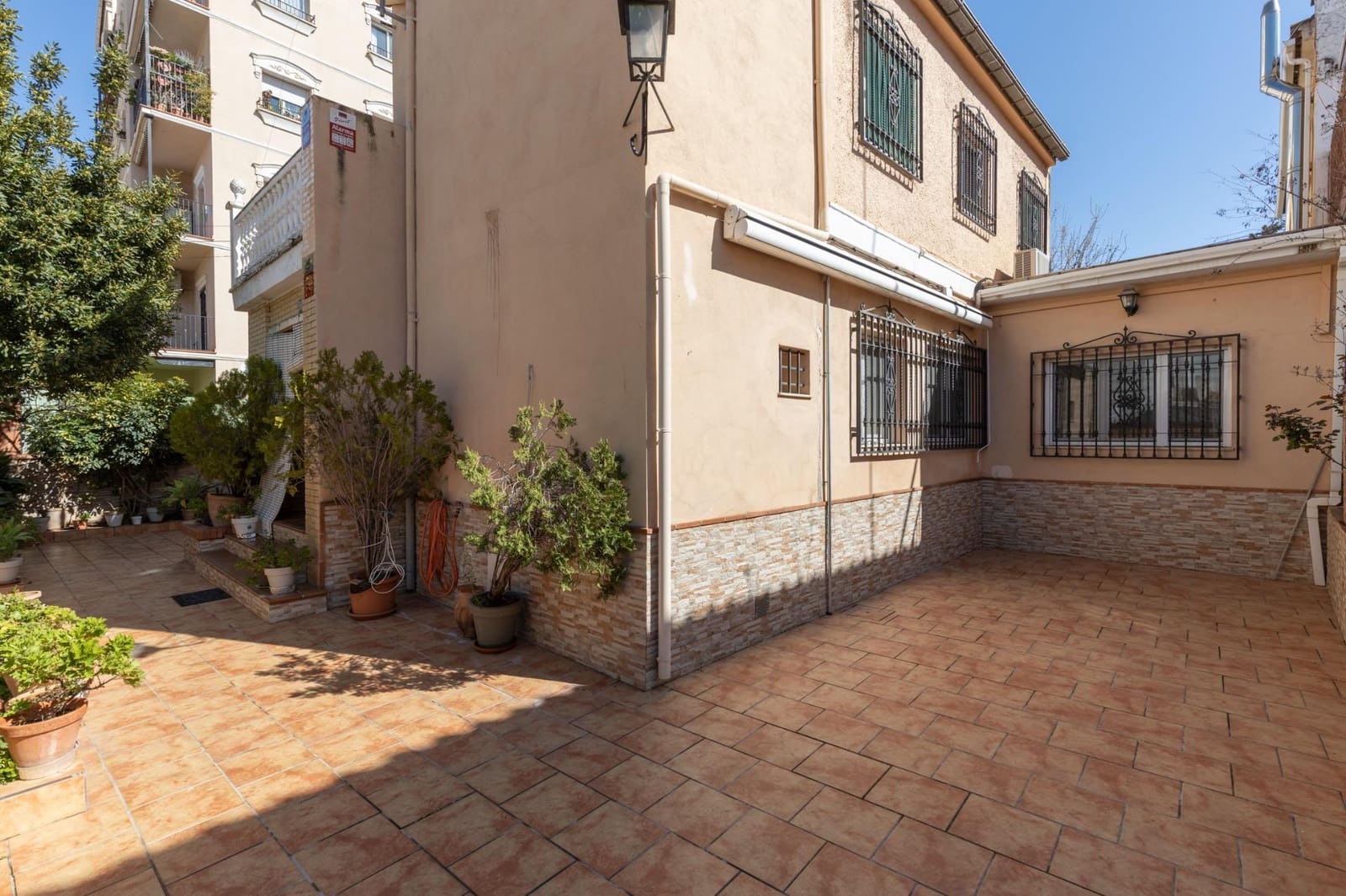 Chalet de 5 habitaciones en Granada ciudad en venta - 479.000 € (Ref: 9691171)