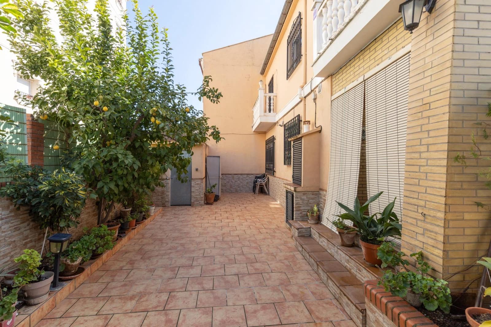 Chalet de 5 habitaciones en Granada ciudad en venta - 479.000 € (Ref: 9691171)