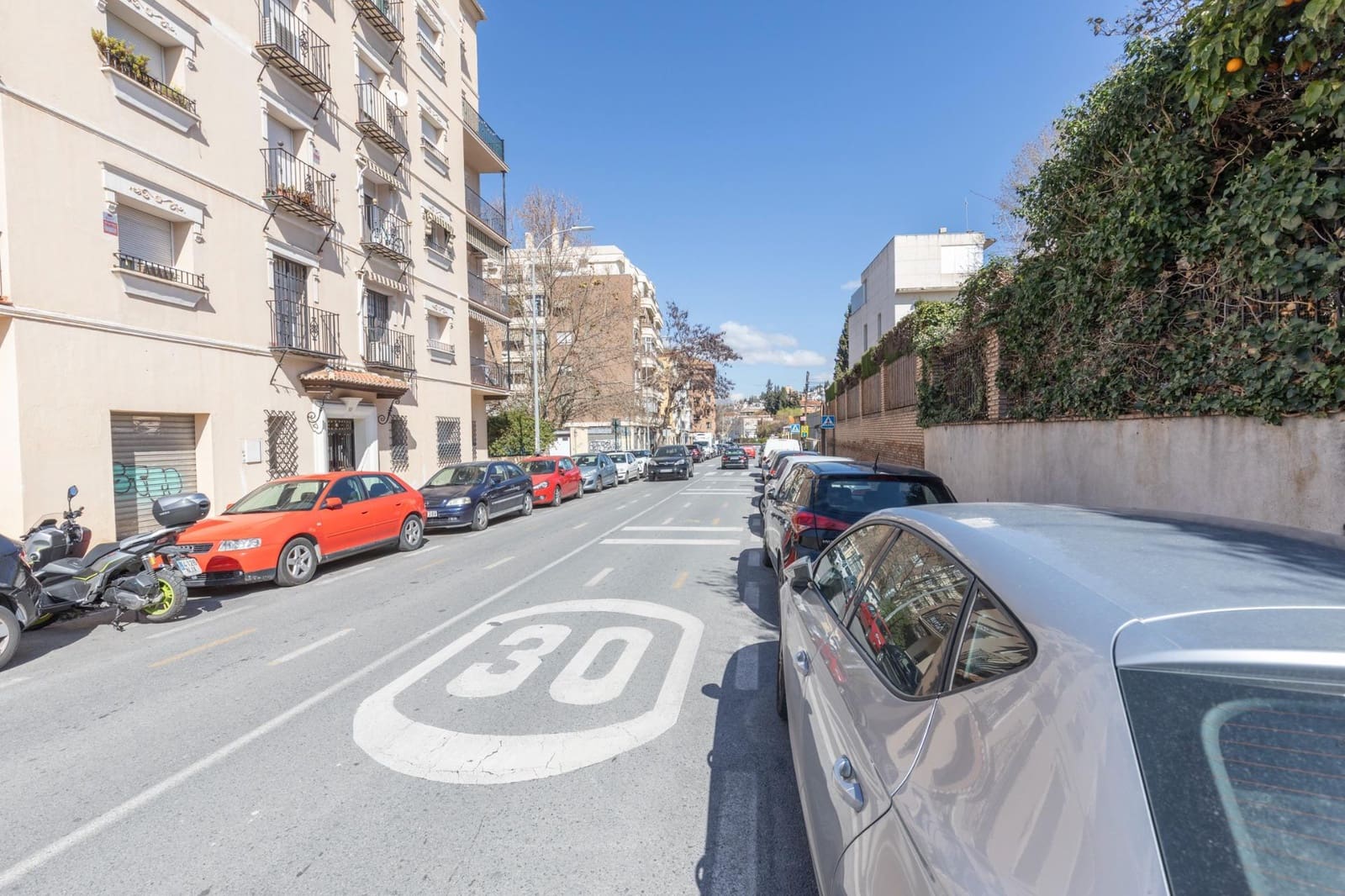 Chalet de 5 habitaciones en Granada ciudad en venta - 479.000 € (Ref: 9691171)