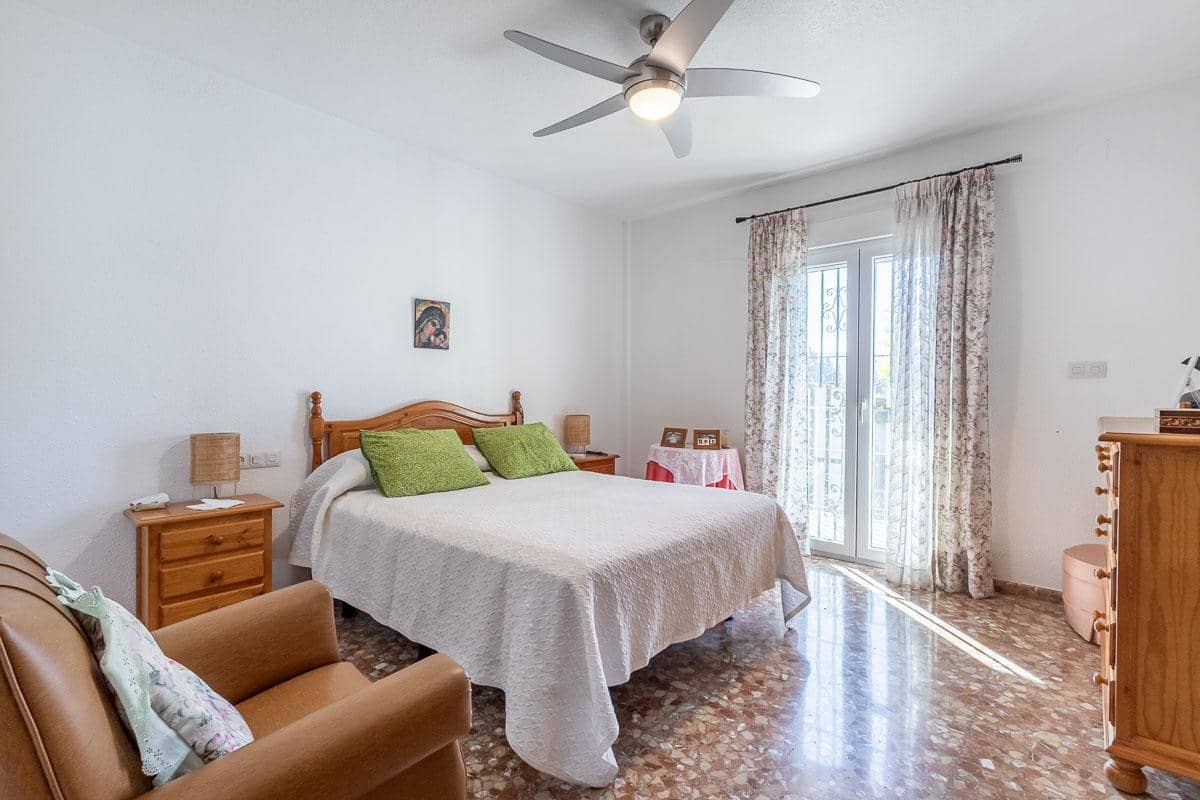 5 soveværelse Villa til salg i Atarfe med swimmingpool garage - € 390.000 (Ref: 9696327)