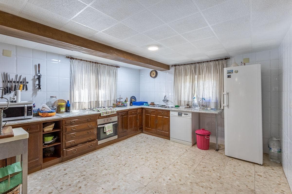 5 soveværelse Villa til salg i Atarfe med swimmingpool garage - € 390.000 (Ref: 9696327)