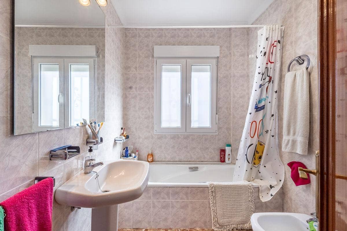 5 soveværelse Villa til salg i Atarfe med swimmingpool garage - € 390.000 (Ref: 9696327)