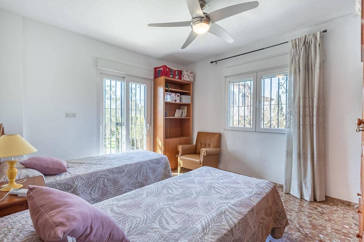 5 soveværelse Villa til salg i Atarfe med swimmingpool garage - € 390.000 (Ref: 9696327)