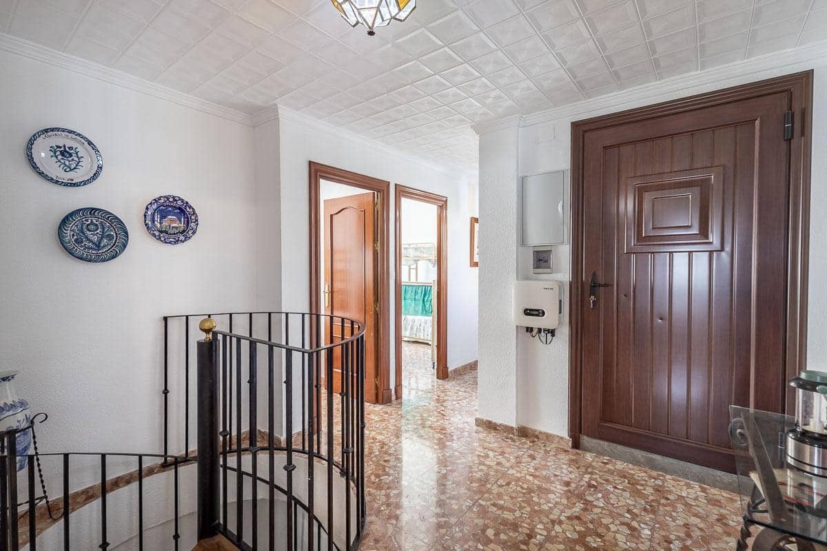 5 soveværelse Villa til salg i Atarfe med swimmingpool garage - € 390.000 (Ref: 9696327)