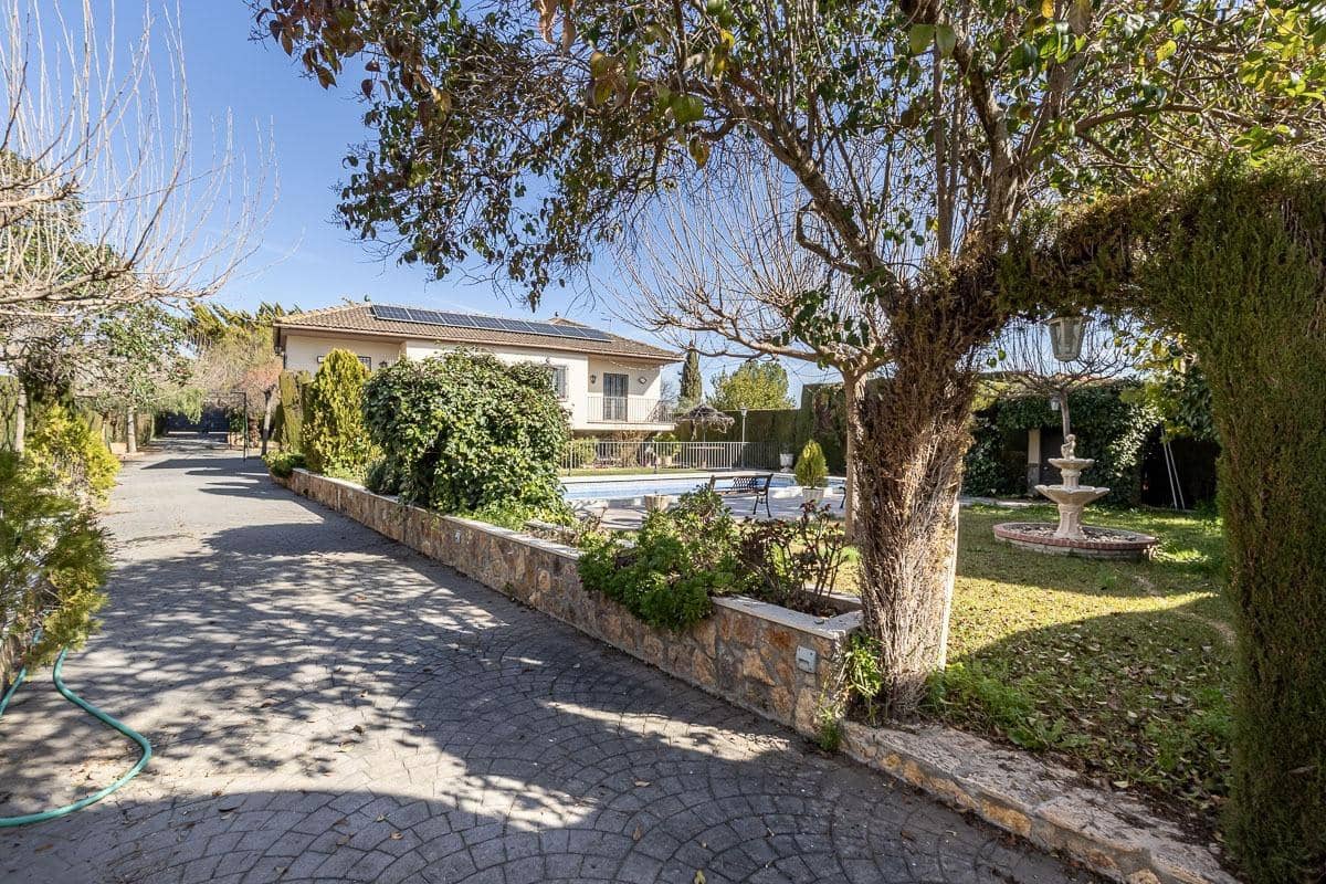 5 soveværelse Villa til salg i Atarfe med swimmingpool garage - € 390.000 (Ref: 9696327)