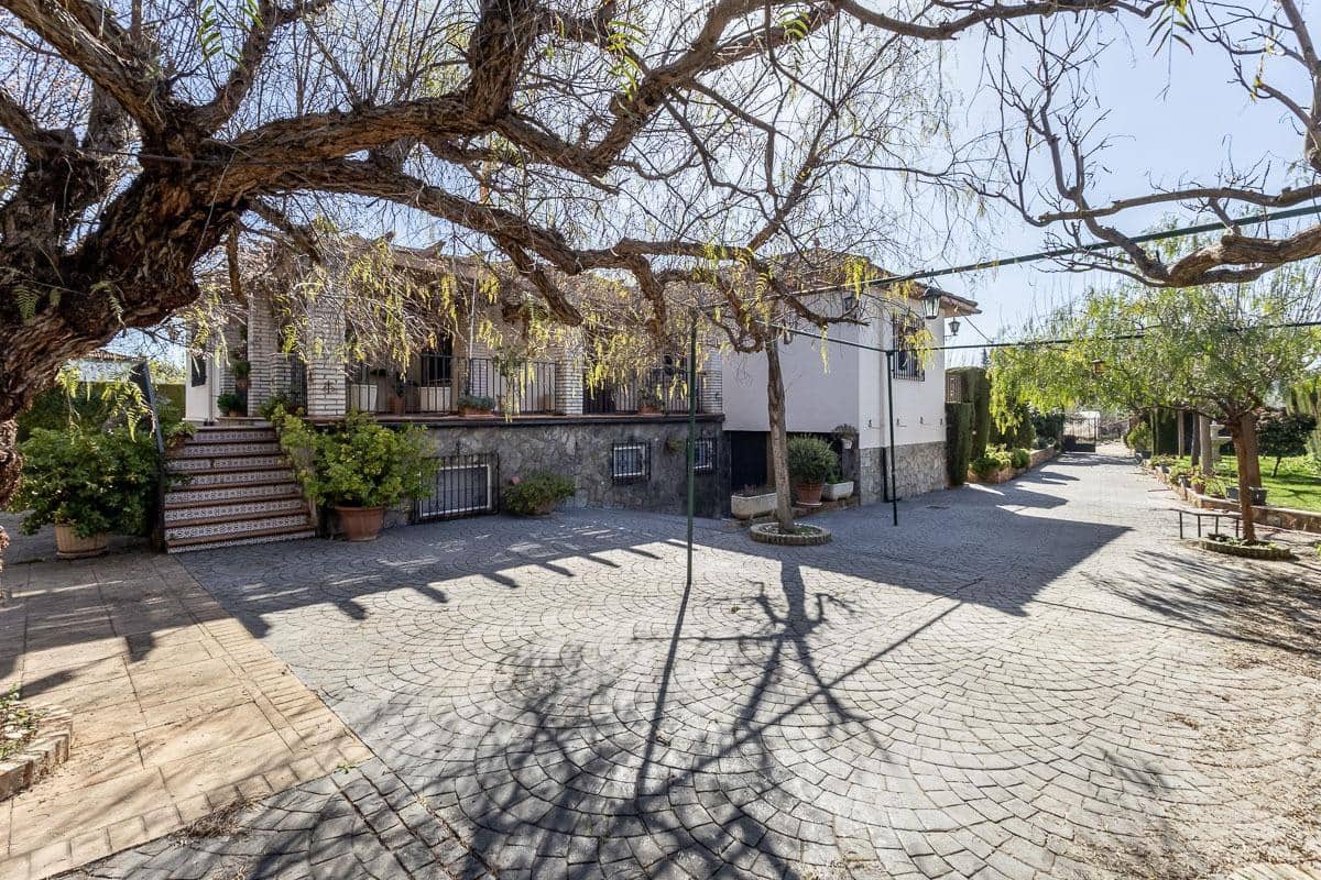 5 soveværelse Villa til salg i Atarfe med swimmingpool garage - € 390.000 (Ref: 9696327)