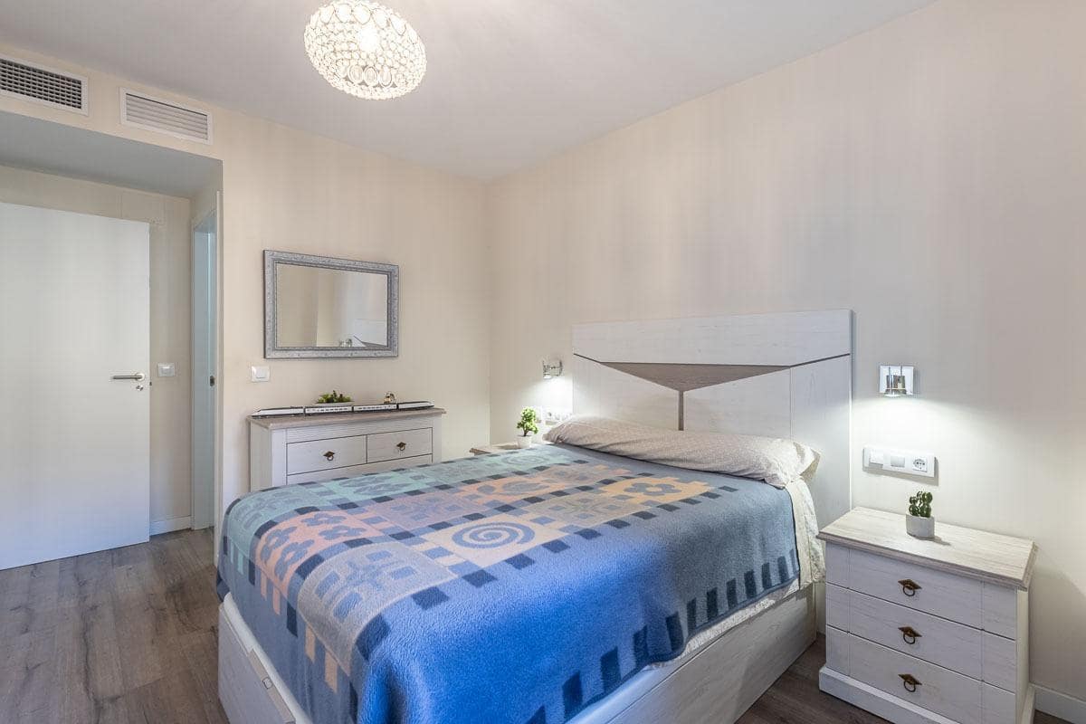 2 soverom Leilighet til salgs i Granada by med svømmebasseng garasje - € 299 000 (Ref: 9696330)