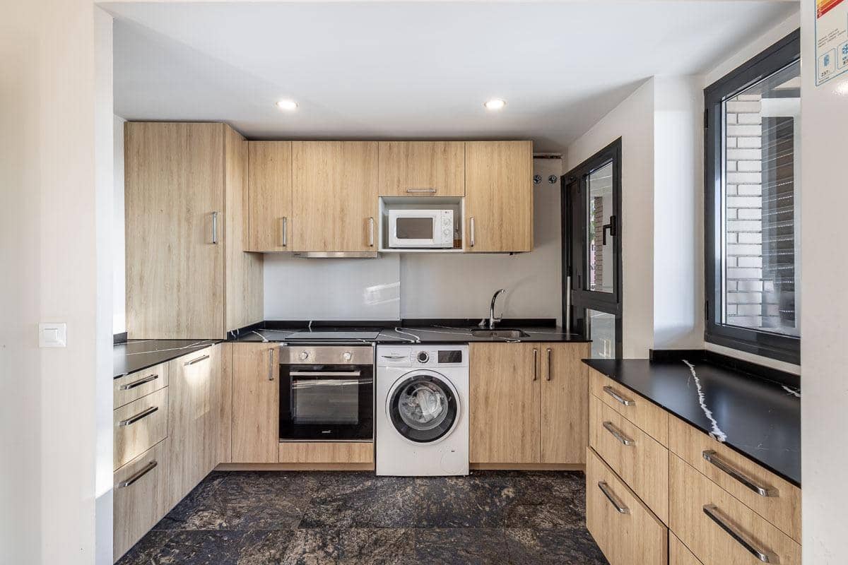 2 soverom Leilighet til salgs i Granada by med svømmebasseng garasje - € 299 000 (Ref: 9696330)