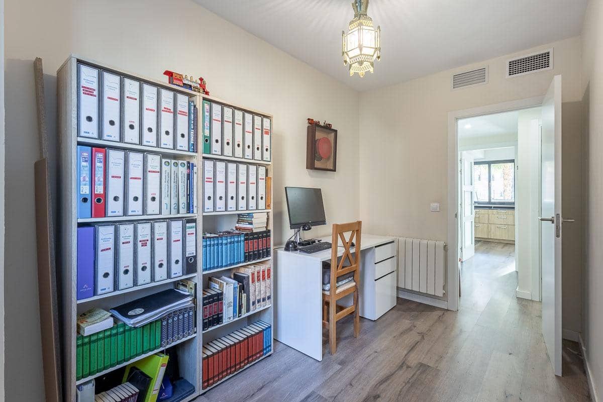 2 soverom Leilighet til salgs i Granada by med svømmebasseng garasje - € 299 000 (Ref: 9696330)