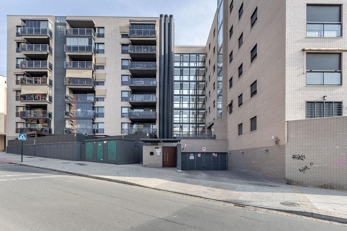 2 soverom Leilighet til salgs i Granada by med svømmebasseng garasje - € 299 000 (Ref: 9696330)