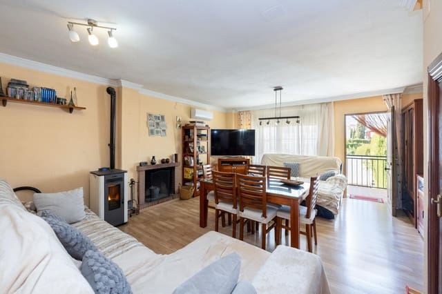 4 soveværelse Semi-Rækkehus til salg i Peligros med swimmingpool garage - € 420.000 (Ref: 9696331)