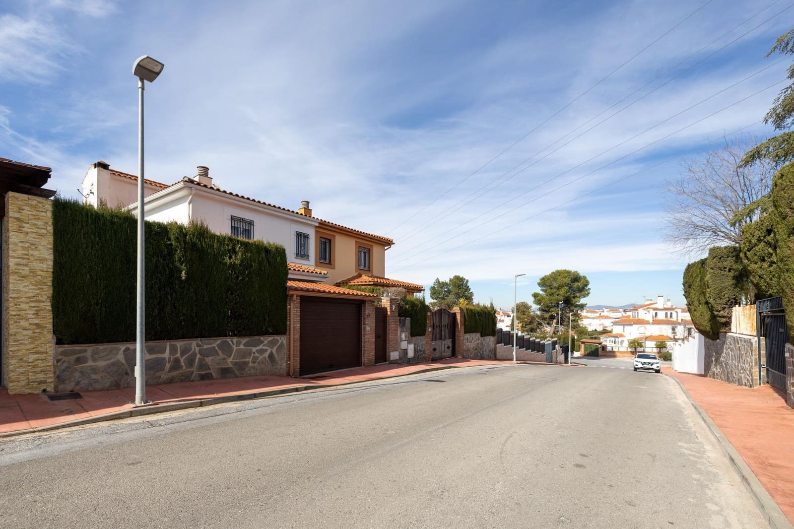 4 bedroom Semi-detached Villa for sale in Peligros with pool garage - € 420,000 (Ref: 9696331)