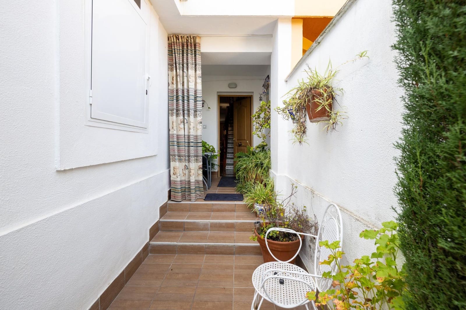 4 bedroom Semi-detached Villa for sale in Peligros with pool garage - € 420,000 (Ref: 9696331)