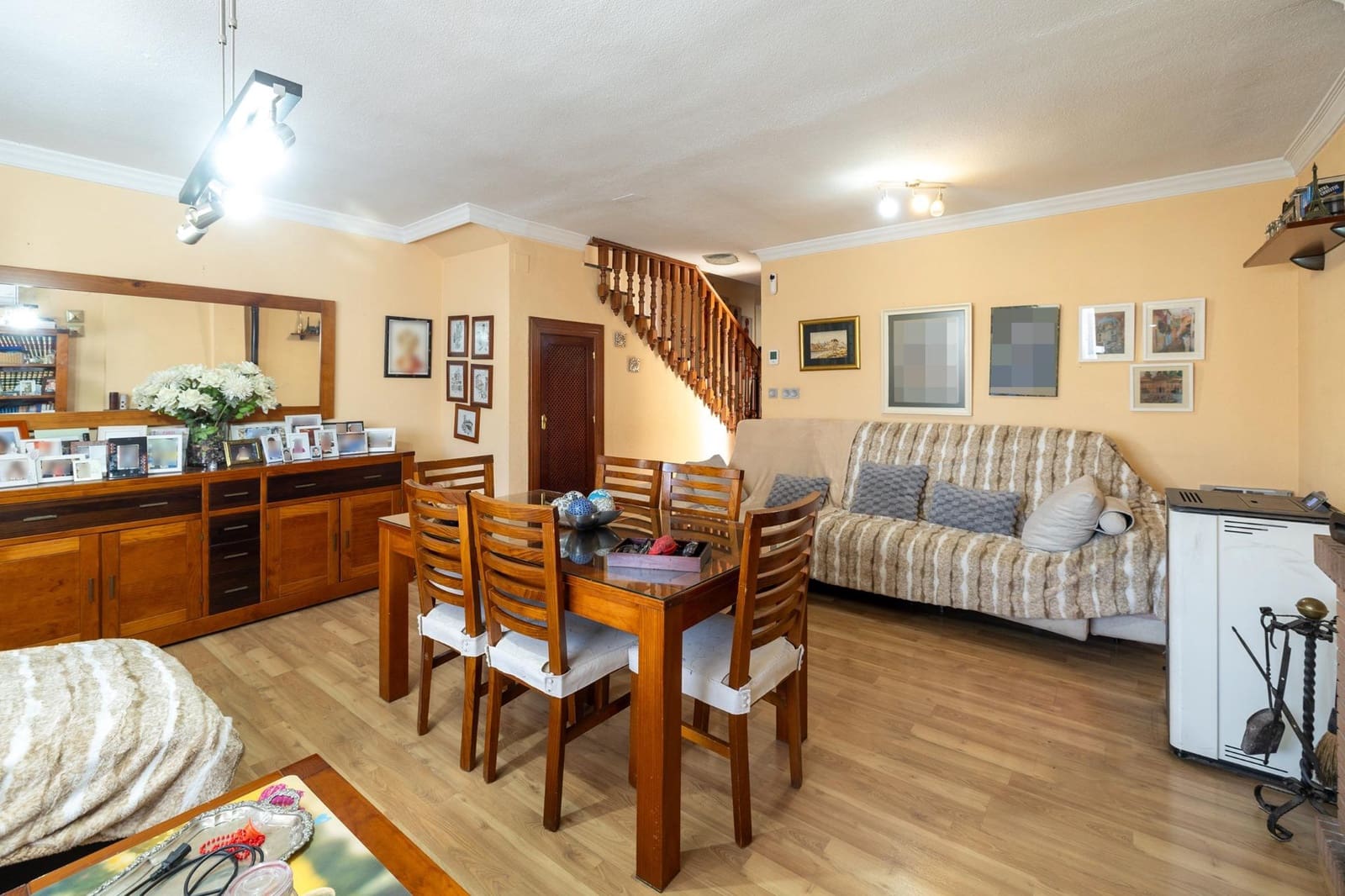 4 bedroom Semi-detached Villa for sale in Peligros with pool garage - € 420,000 (Ref: 9696331)