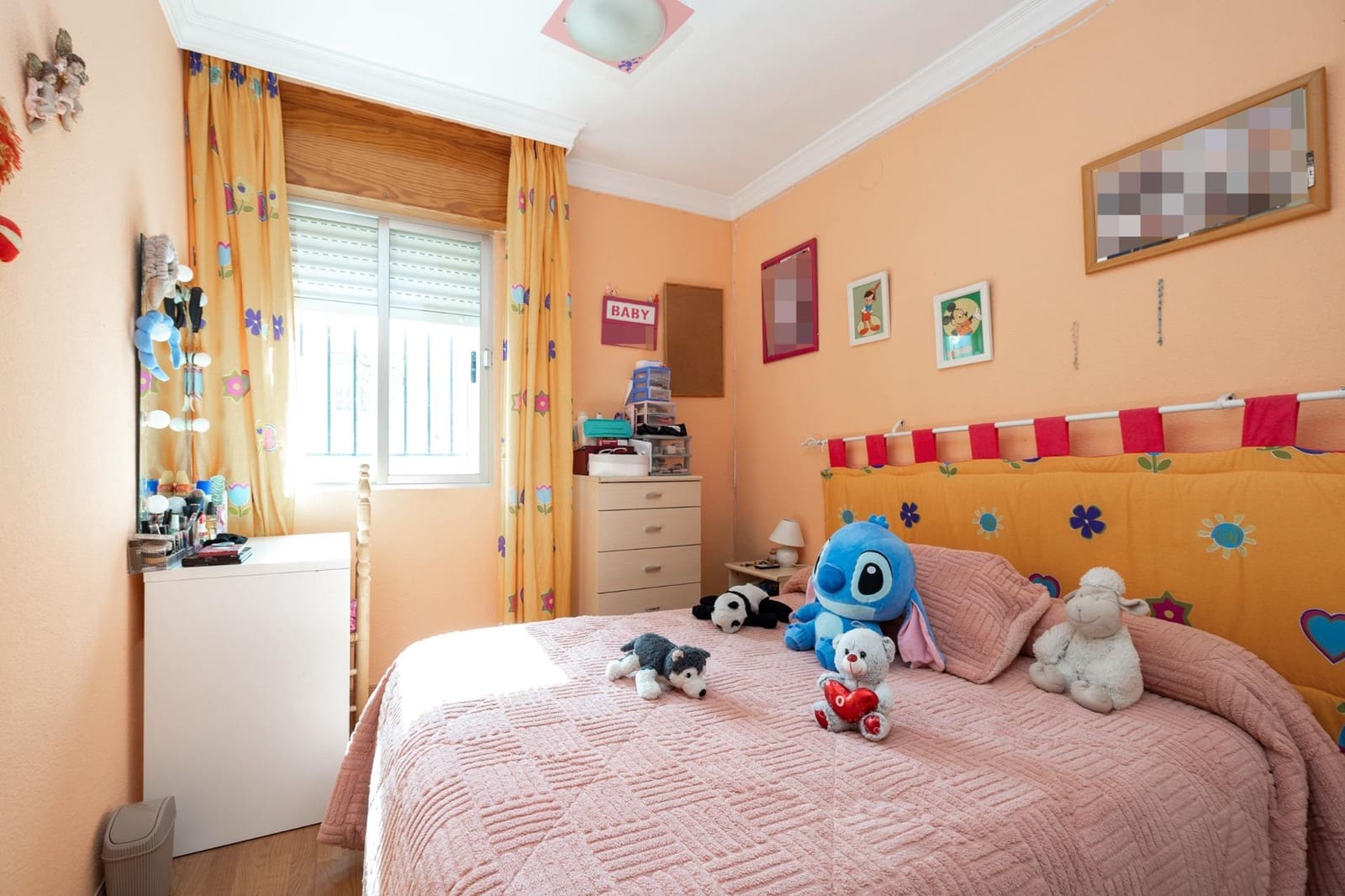 4 bedroom Semi-detached Villa for sale in Peligros with pool garage - € 420,000 (Ref: 9696331)