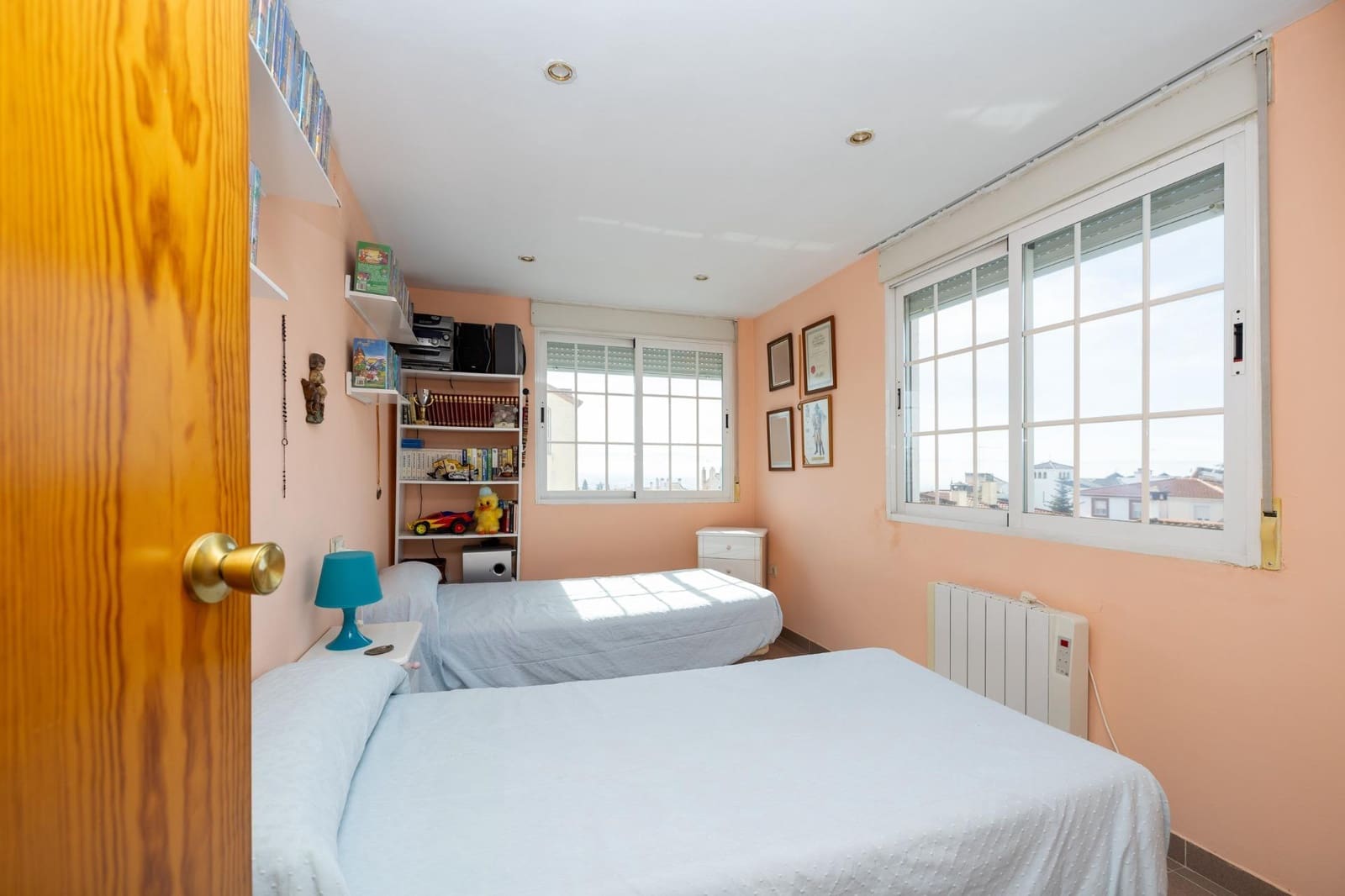 4 bedroom Semi-detached Villa for sale in Peligros with pool garage - € 420,000 (Ref: 9696331)