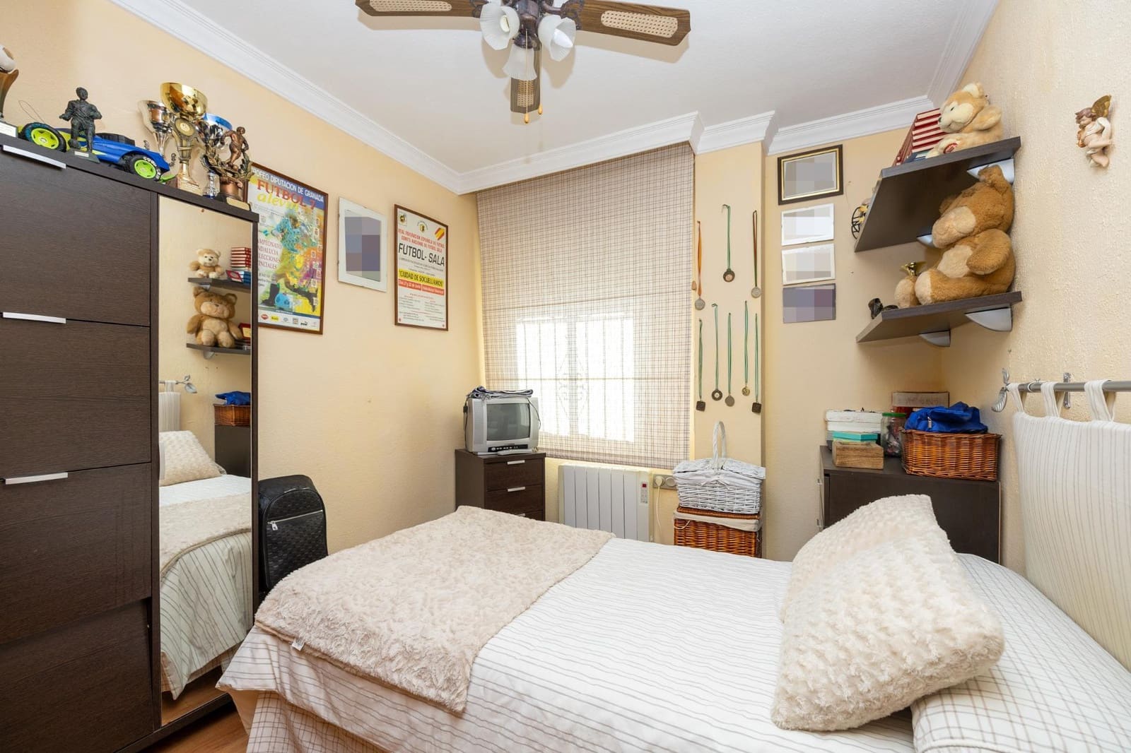 4 bedroom Semi-detached Villa for sale in Peligros with pool garage - € 420,000 (Ref: 9696331)