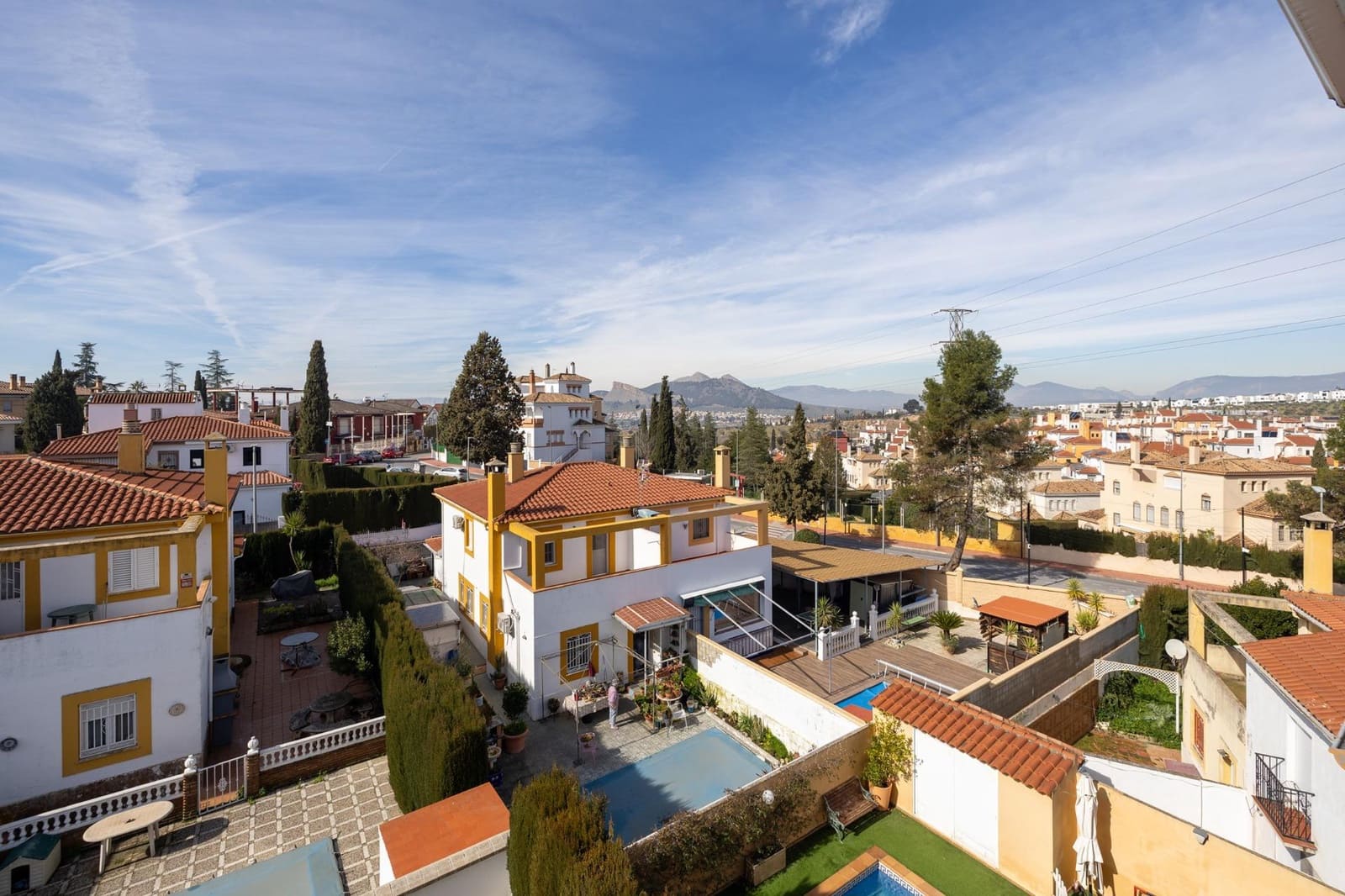 4 bedroom Semi-detached Villa for sale in Peligros with pool garage - € 420,000 (Ref: 9696331)