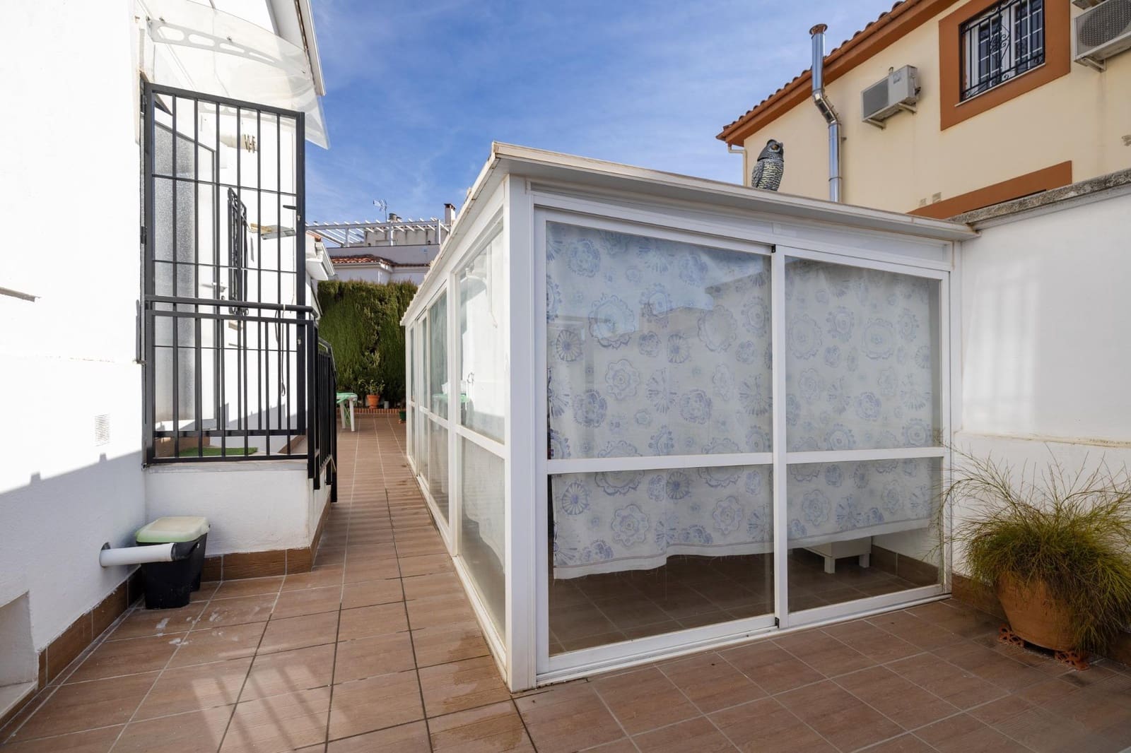 4 bedroom Semi-detached Villa for sale in Peligros with pool garage - € 420,000 (Ref: 9696331)