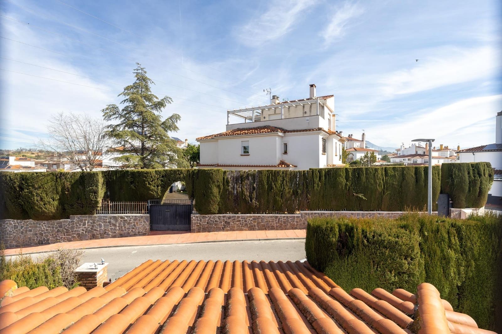 4 bedroom Semi-detached Villa for sale in Peligros with pool garage - € 420,000 (Ref: 9696331)