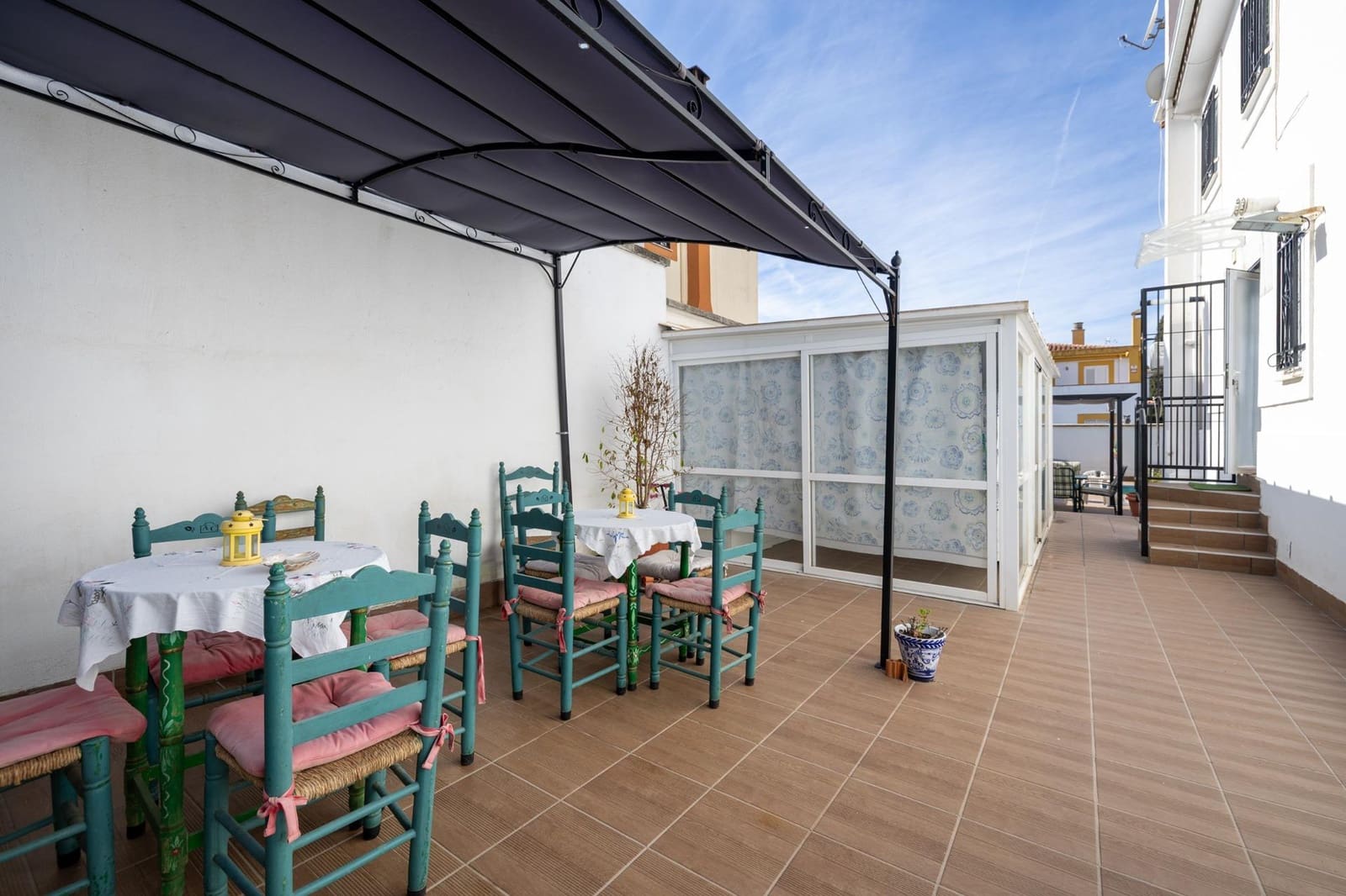 4 bedroom Semi-detached Villa for sale in Peligros with pool garage - € 420,000 (Ref: 9696331)