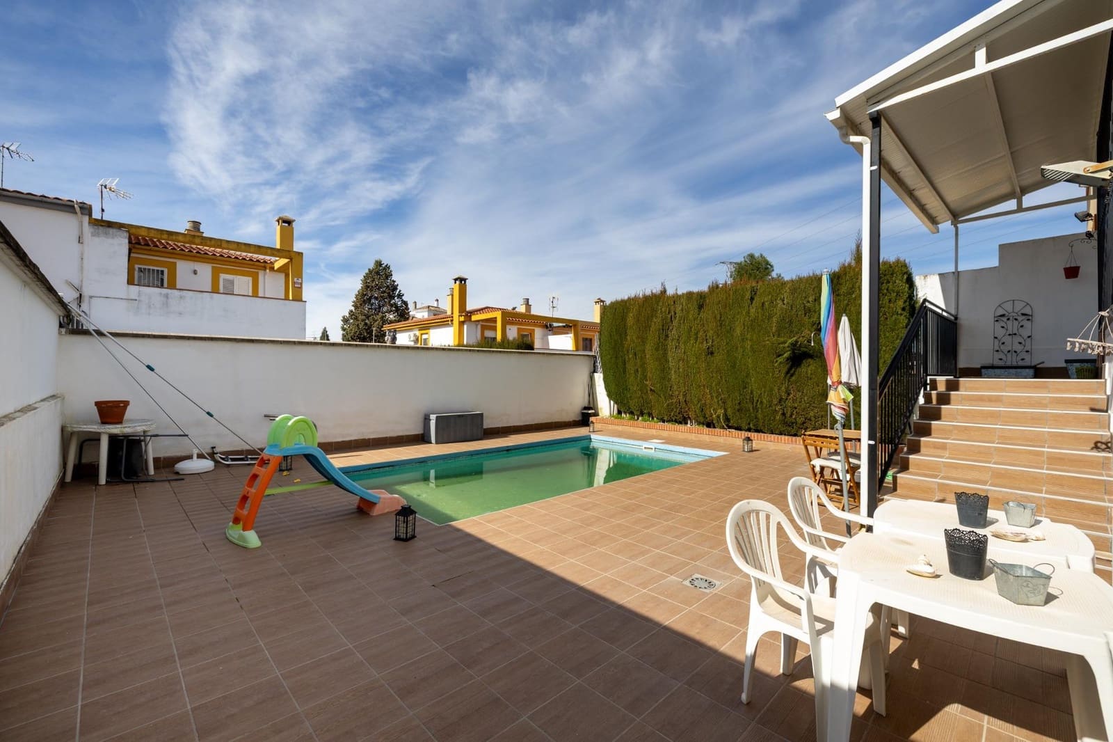 4 bedroom Semi-detached Villa for sale in Peligros with pool garage - € 420,000 (Ref: 9696331)