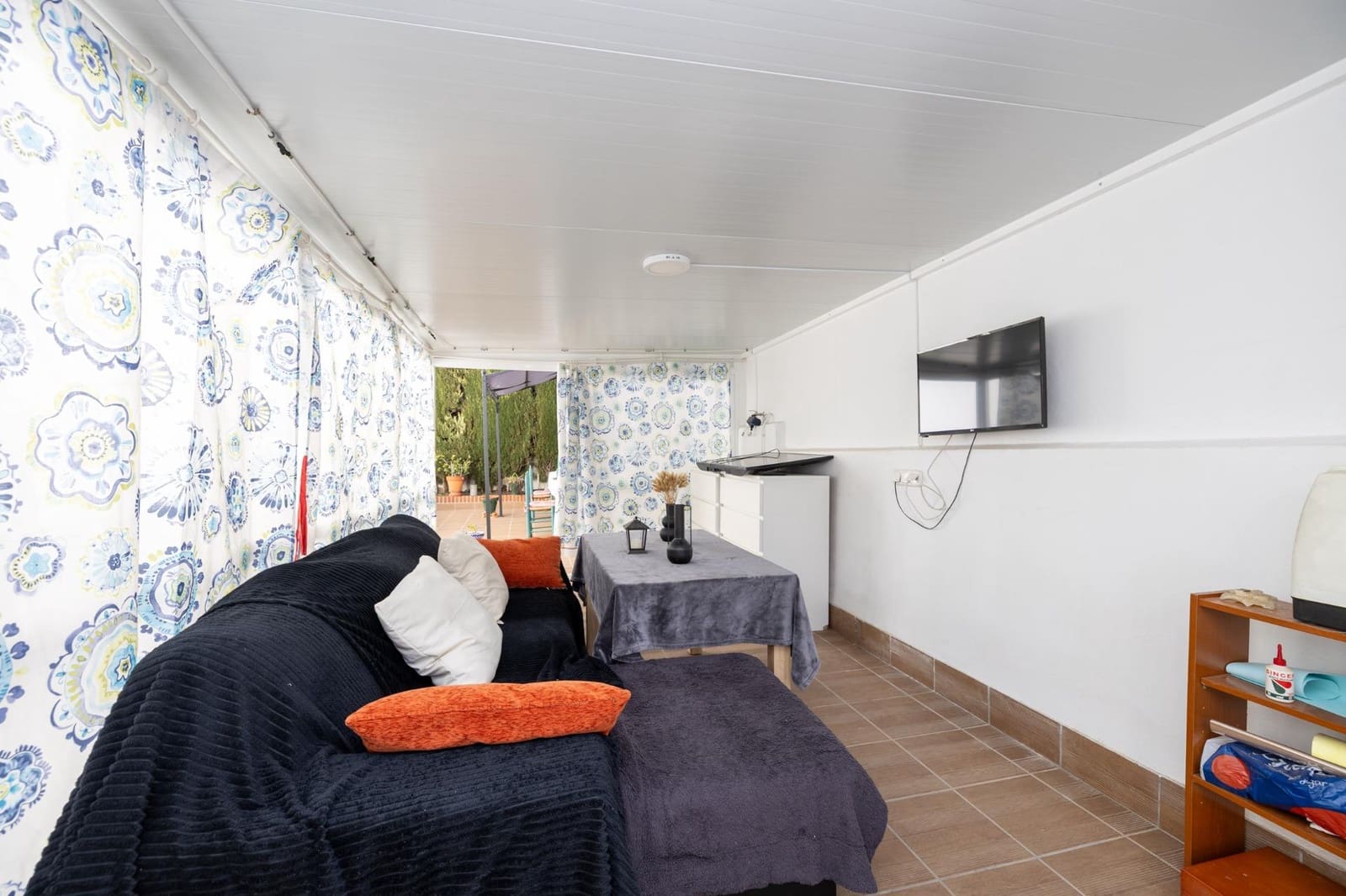 4 bedroom Semi-detached Villa for sale in Peligros with pool garage - € 420,000 (Ref: 9696331)