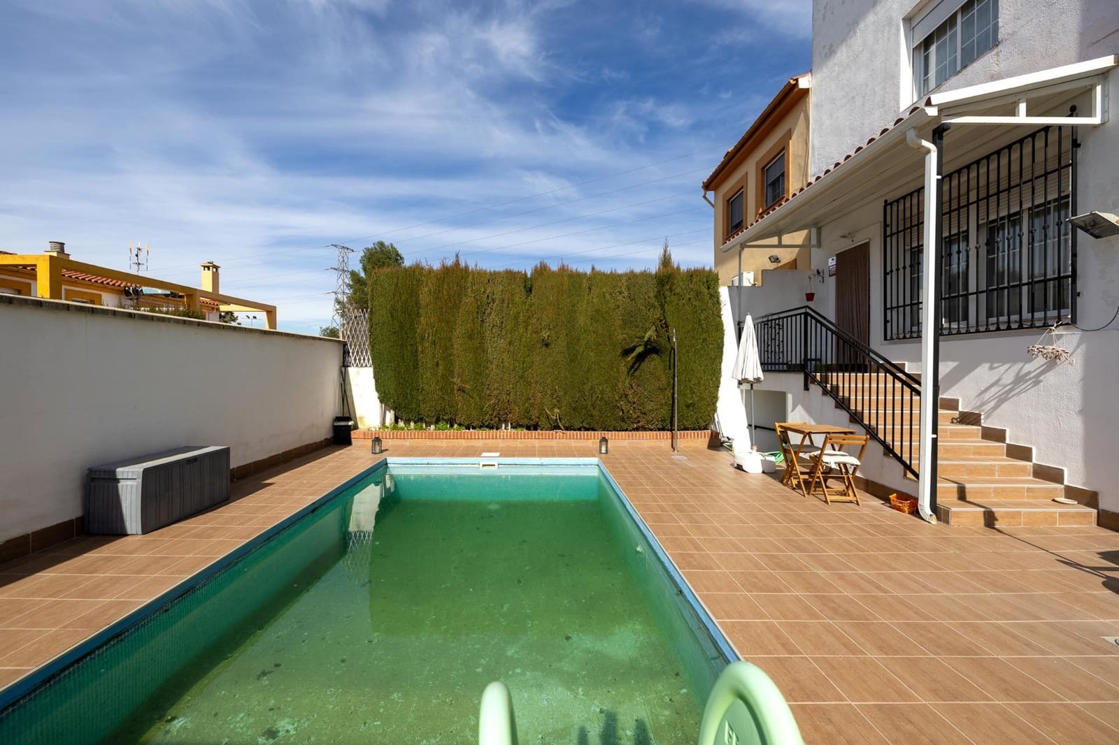 4 bedroom Semi-detached Villa for sale in Peligros with pool garage - € 420,000 (Ref: 9696331)