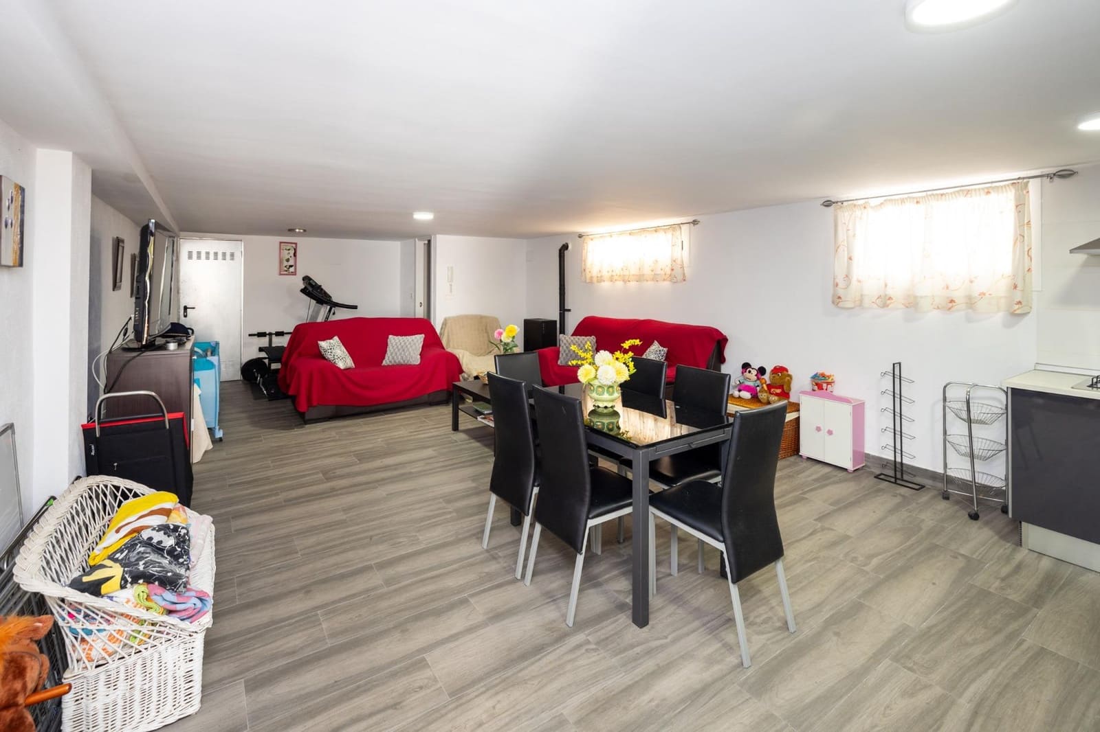 4 bedroom Semi-detached Villa for sale in Peligros with pool garage - € 420,000 (Ref: 9696331)