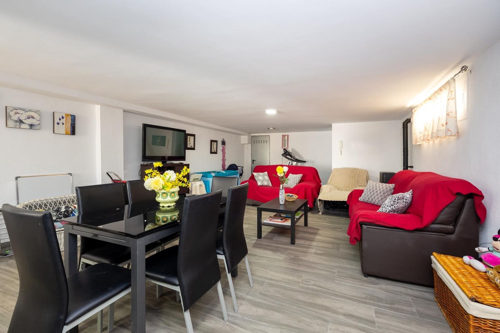 4 bedroom Semi-detached Villa for sale in Peligros with pool garage - € 420,000 (Ref: 9696331)