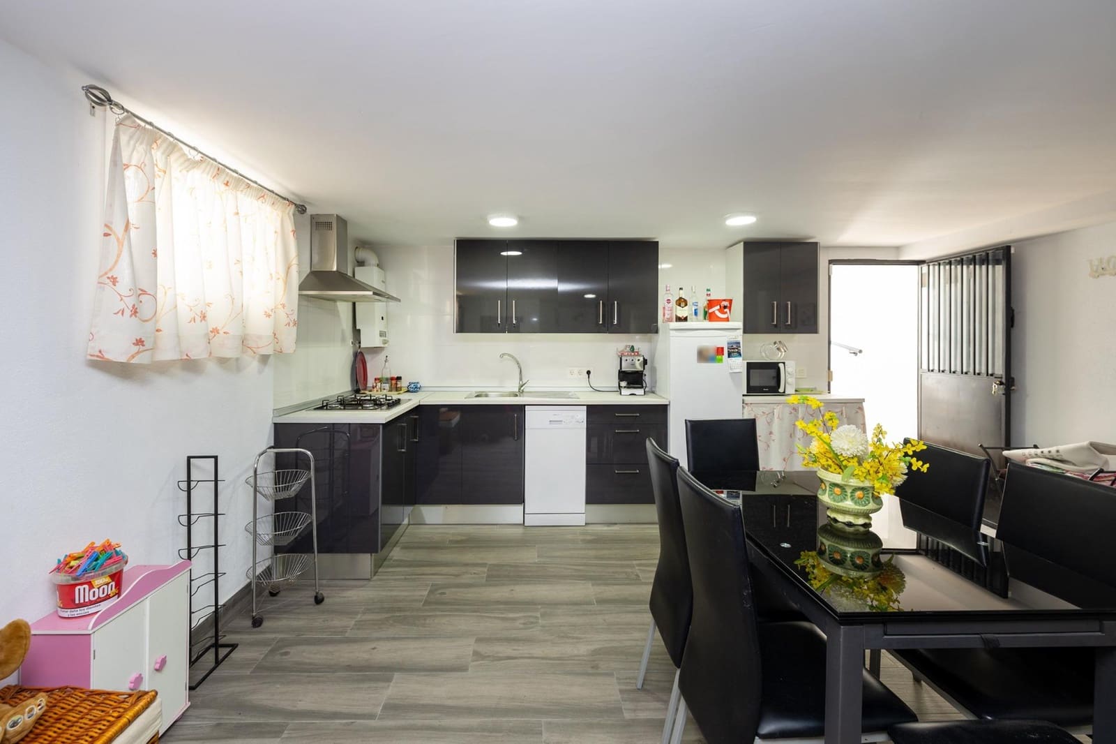 4 bedroom Semi-detached Villa for sale in Peligros with pool garage - € 420,000 (Ref: 9696331)